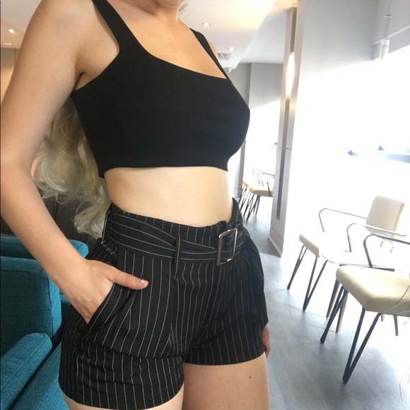 Black crop top - Picture 1 of 3